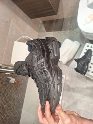 Nike Air Max 95 Negras