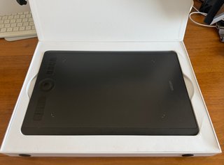 Wacom Intuos Pro M (PTH-660) con Caja