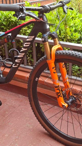 Canyon Lux XX1 AXS Kashima PROGRESS GP 01-NEXO