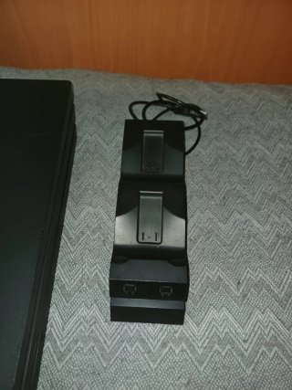 PS4 Pro 1TB + 2 Controller Originali + Giochi