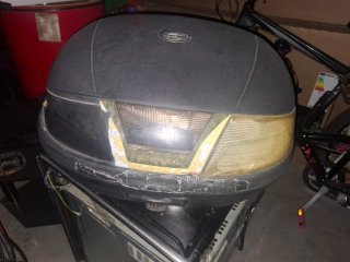 Baúl de moto con soporte
