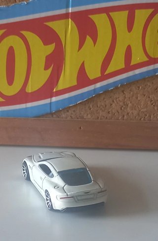 Hot Wheels Aston Martin DBS