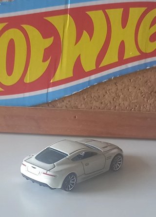 Hot Wheels Aston Martin DBS