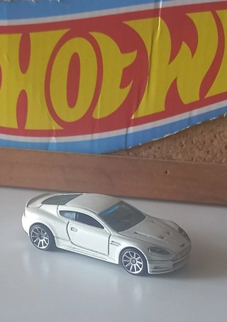 Hot Wheels Aston Martin DBS