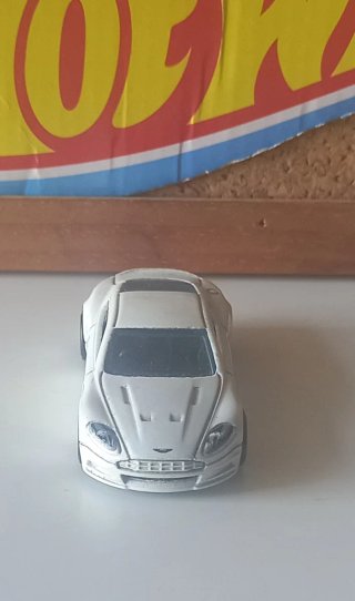 Hot Wheels Aston Martin DBS