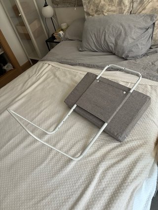 Barrera de cama gris