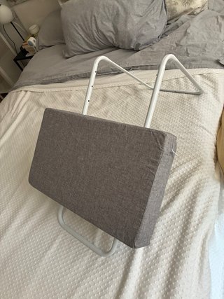 Barrera de cama gris