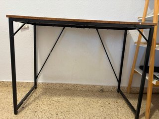 Escritorio madera y metal
