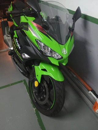 Kawasaki Ninja 400 Sportbike Verde/Negro