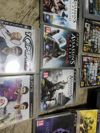 PS3 con confezione ORIGINALE + 2 Controller + Giochi + Guida