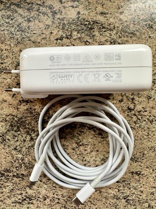 Cargador Apple MacBook Pro 14 15 16 96W M1 M2 M3