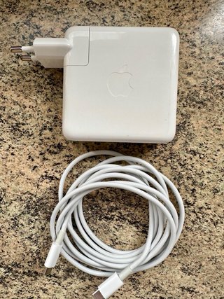 Cargador Apple MacBook Pro 14 15 16 96W M1 M2 M3