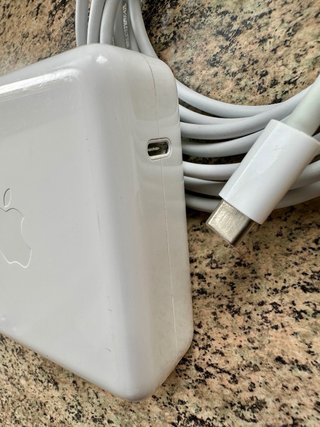 Cargador Apple MacBook Pro 14 15 16 96W M1 M2 M3