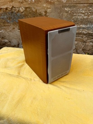 Altavoces Kenwood Marrones y Blancos