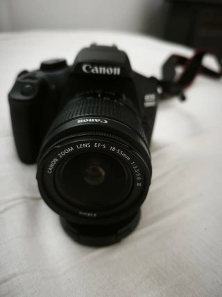 Canon EOS 1300D con 2 objetivos