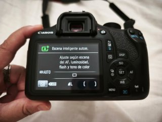 Canon EOS 1300D con 2 objetivos