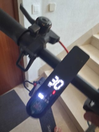 Patinete eléctrico negro