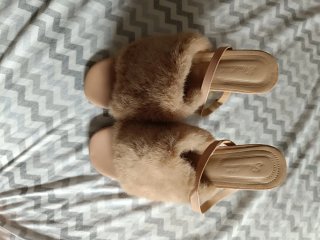 Sandalias Beige con Pelo