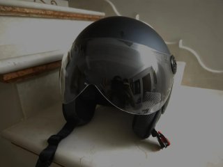 Casco jet nero opaco con visiera