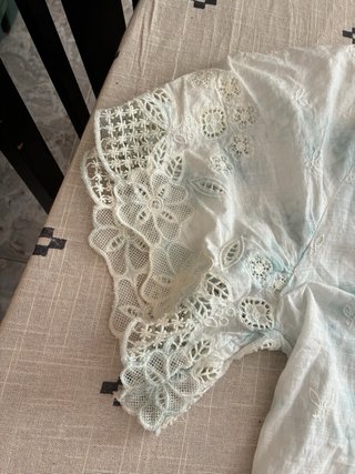Blusa Anthropologie con puntillas