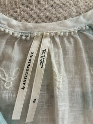 Blusa Anthropologie con puntillas