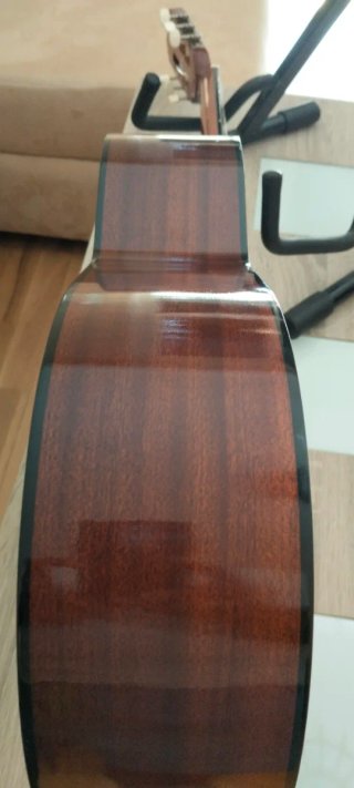 GUITARRA ADMIRA JUANITA.