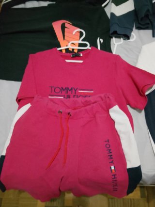 Camisetas Nike Blancas y Grises