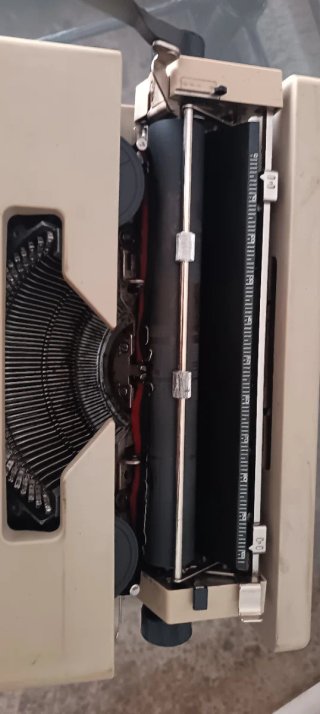 Maquina de escribir olivetti lettera 25