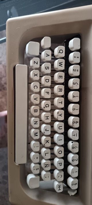 Maquina de escribir olivetti lettera 25