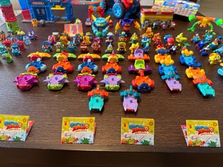Lote Superzings: Comisaría, Camión y Figuras