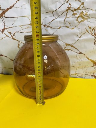Jarrón de Vidrio Marrón con Aro Dorado