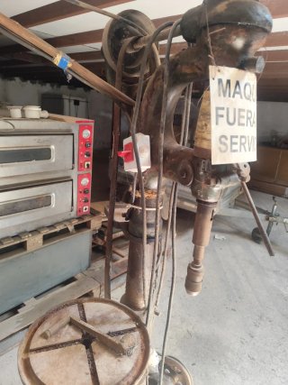 TALADRO COLUMNA ANTIGUO