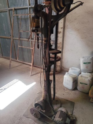 TALADRO COLUMNA ANTIGUO
