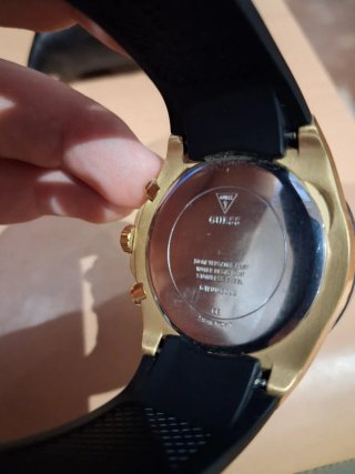 Reloj Guess Dorado y Negro