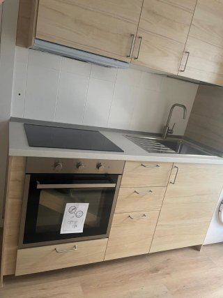 Se alquila habitación en Los Bermejales, Sevilla.
