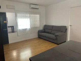 Se alquila habitación en Los Bermejales, Sevilla.