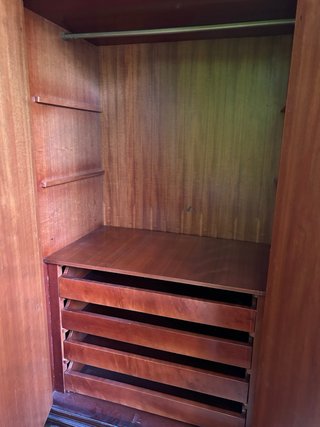 Armario grande de madera