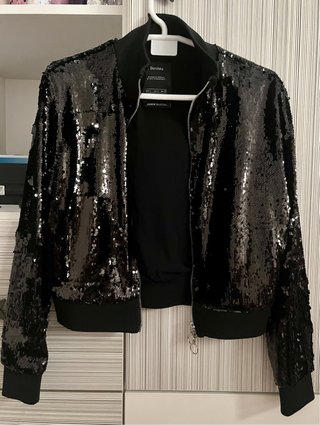 Chaqueta corta de lentejuelas Bershka - Talla L