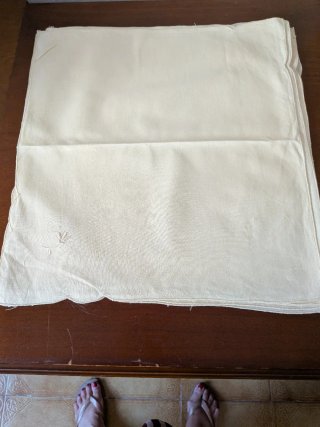 Pañuelos de tela beige con borde festoneado