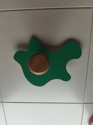 Colgador infantil de madera