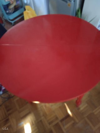 Mesa redonda extensible de madera roja