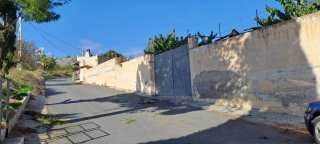 Terreno con cortijo y nave