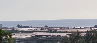 Terreno con cortijo y nave