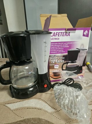 Cafetera Eléctrica 12 Tazas 900W