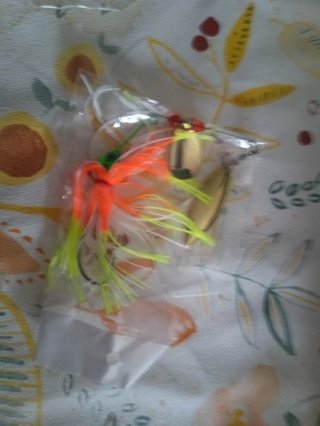 Lote de 4 señuelos de pesca spinnerbait