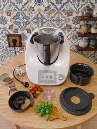 Thermomix 5 con todos sus complementos