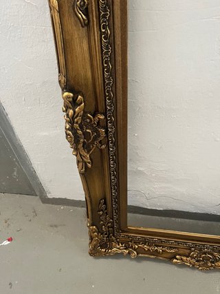 Marco antiguo dorado