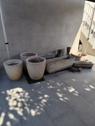 10 Maceteros de piedra y terracota Y anforas