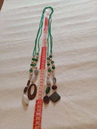 Collana 3 fili di perline con pendenti pietre natu