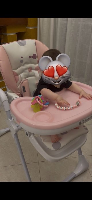 Andador infantil , zapatos de bebé y trona